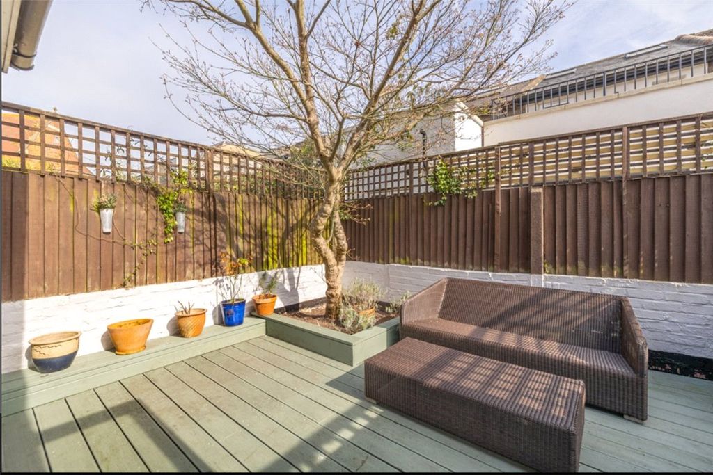 Property photo 3 of 16 Garden