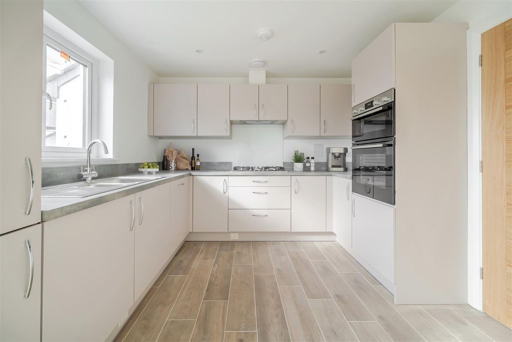 Property photo 2 of 9 Kitchen.Jpg