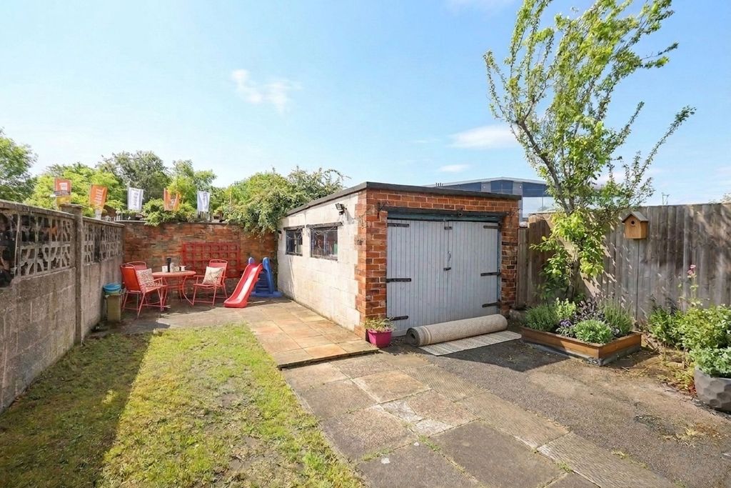 Property photo 2 of 16
