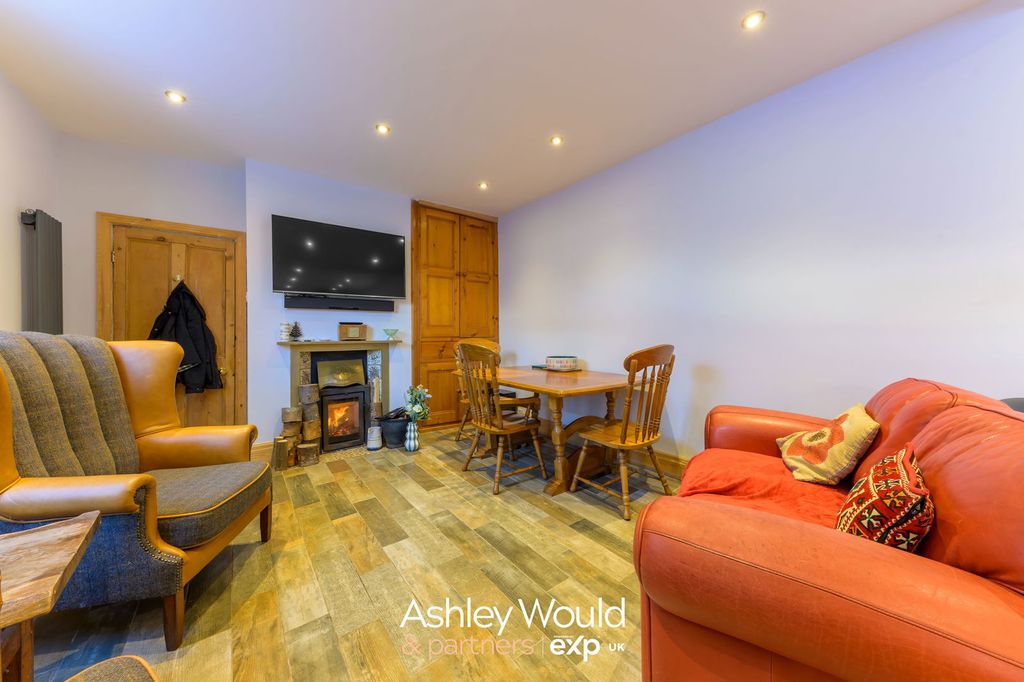 Property photo 2 of 23