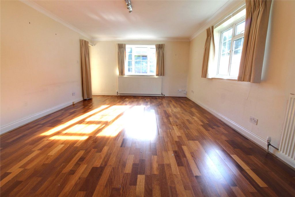 Property photo 2 of 8 Picture No. 04