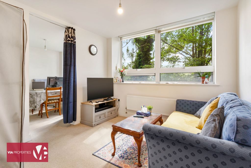 Property photo 3 of 17 Photo 9