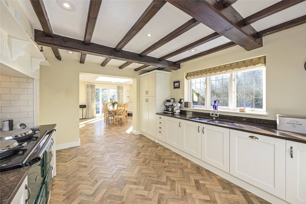 Property photo 2 of 31 Kitchen/Orangery