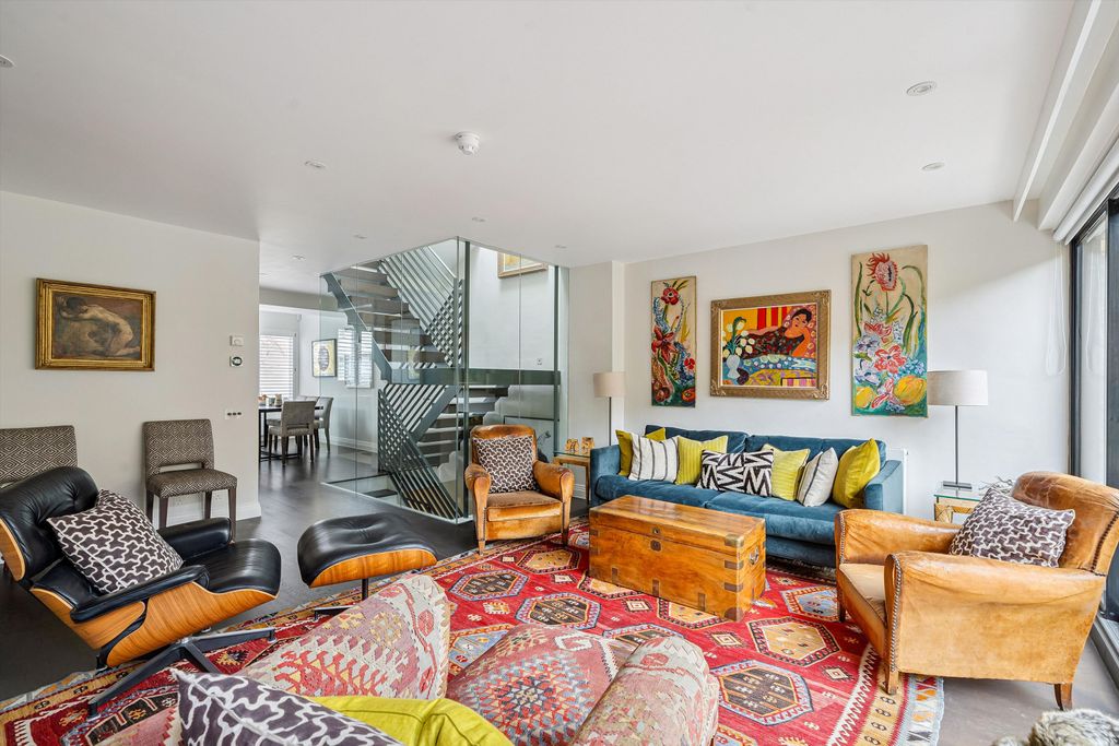 Property photo 3 of 18 Image