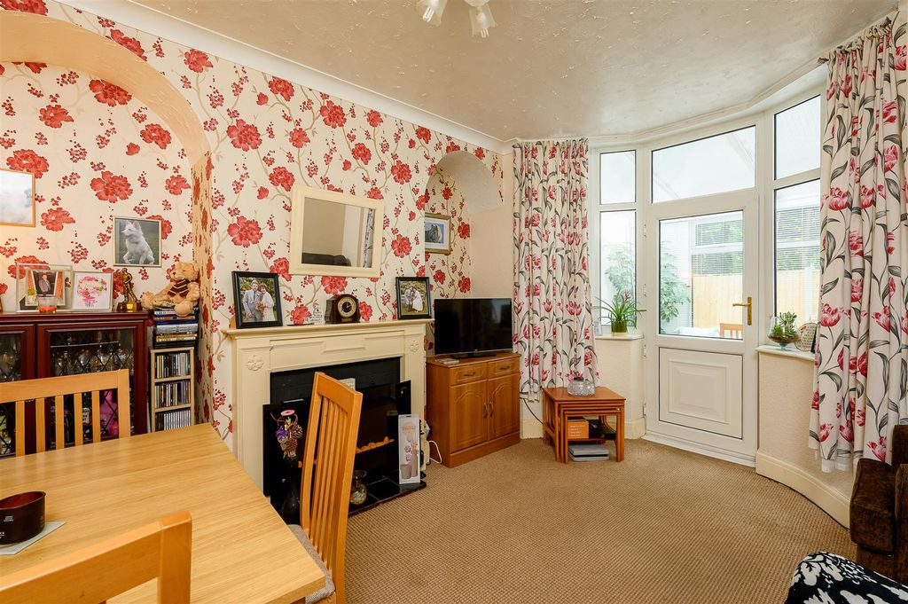 Property photo 3 of 18 Dining Room