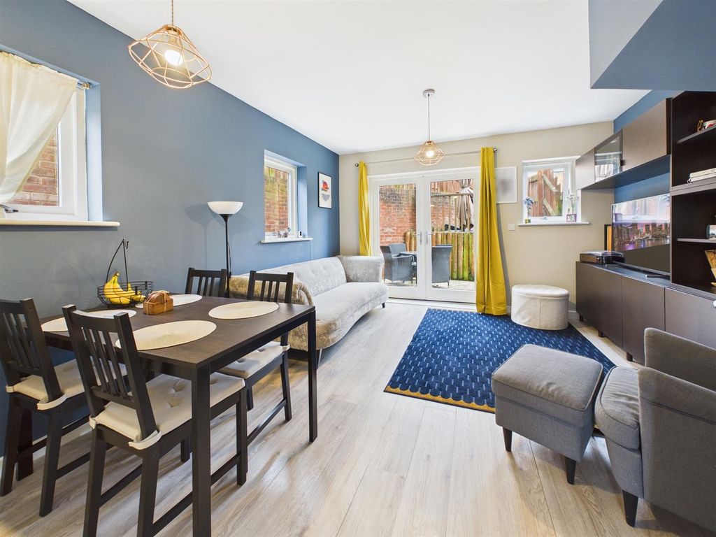 Property photo 2 of 12 Cam05510G0-Pr0181-Still001.Jpg