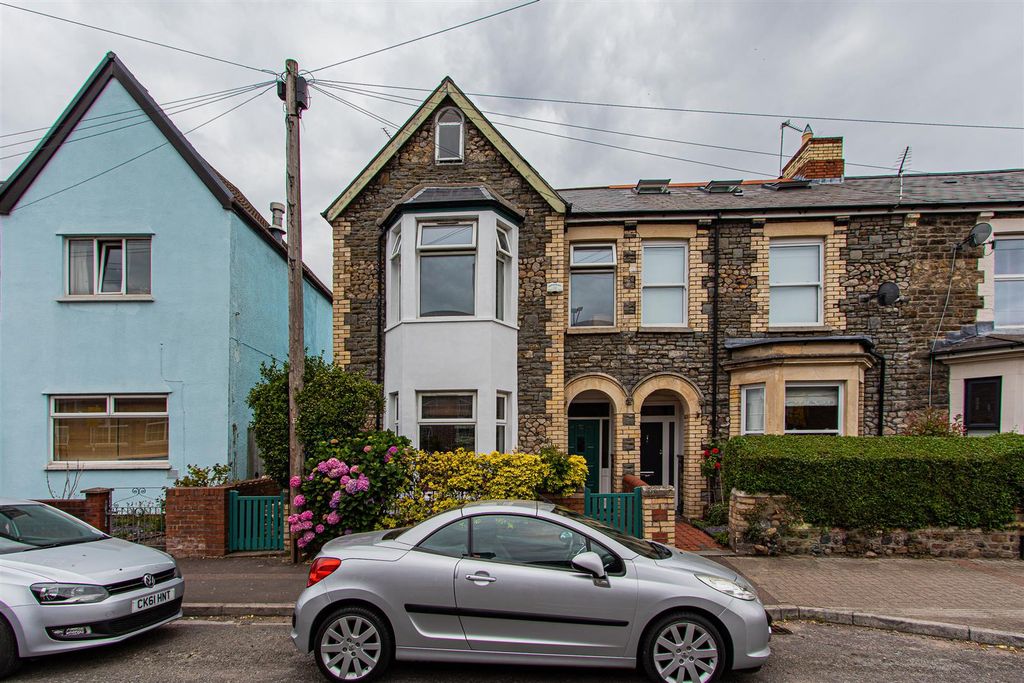 Property photo 1 of 23 Wyndham Crescent 84-2.Jpg