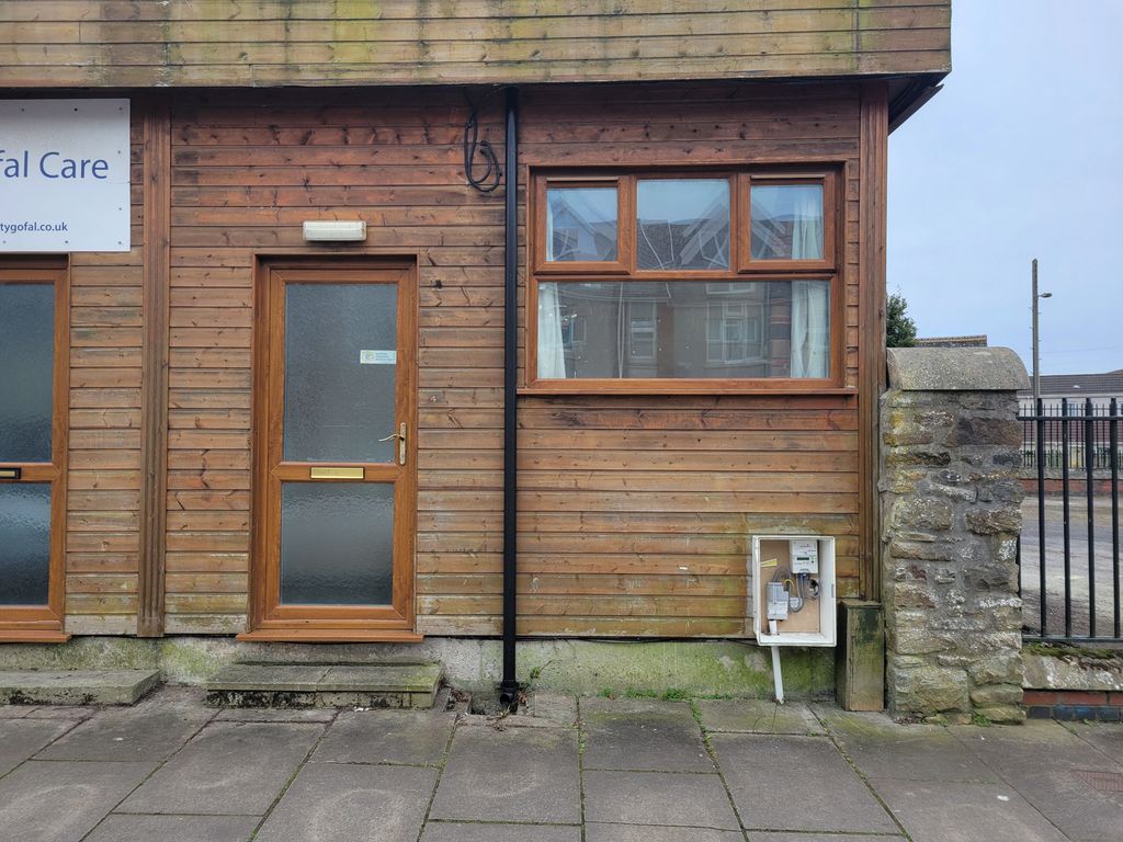 Property photo 2 of 8