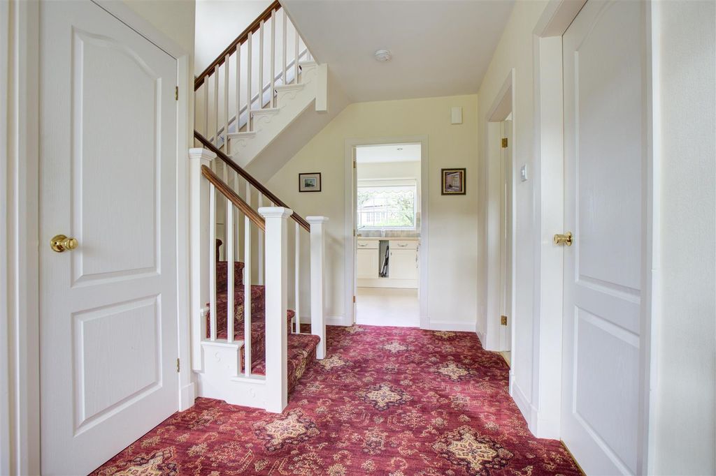 Property photo 2 of 34