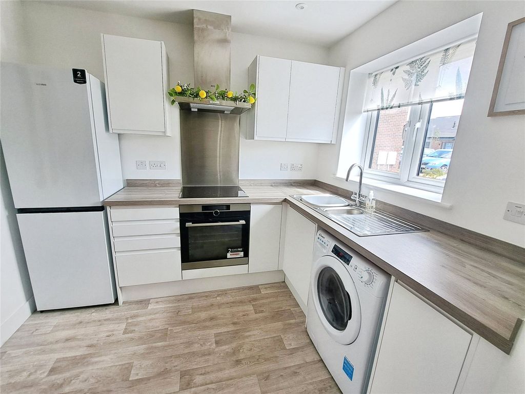 Property photo 2 of 10 Kitchen Dining Room