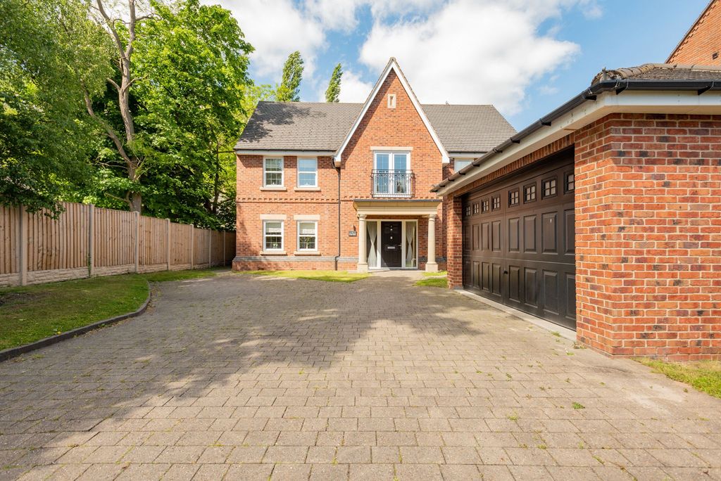 Property photo 1 of 43