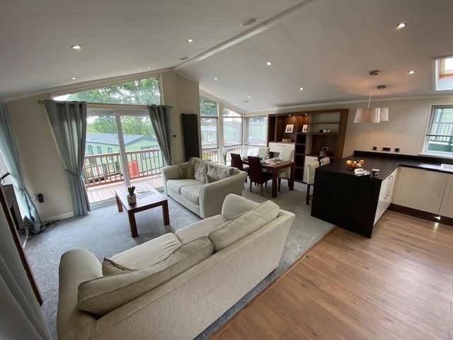 Property photo 2 of 12 Live 1 (002).Jpg
