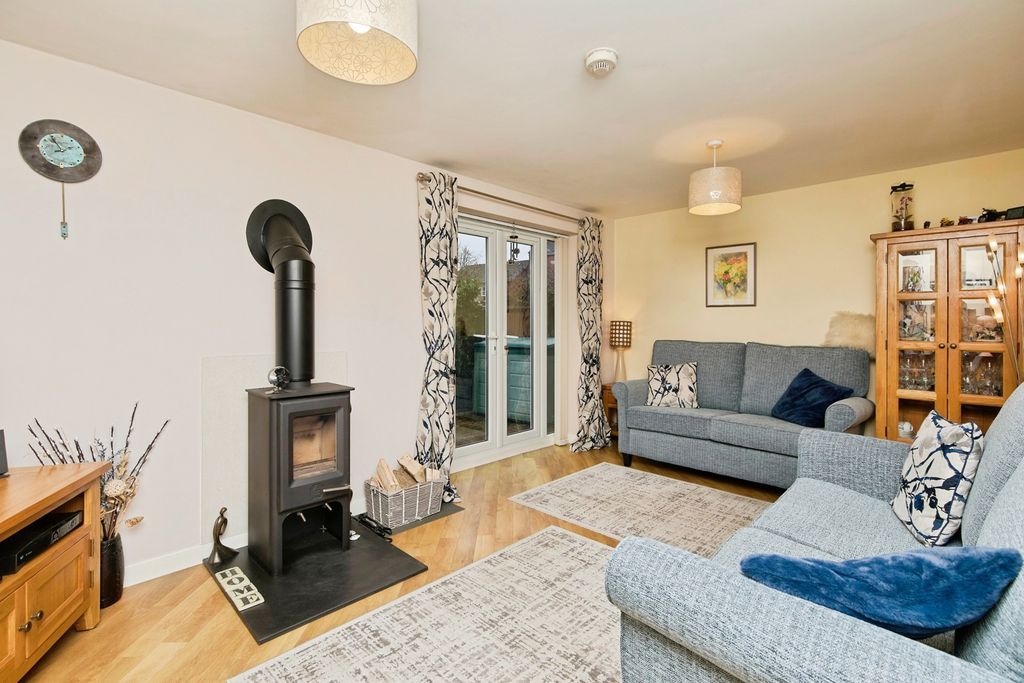 Property photo 2 of 18 Lounge