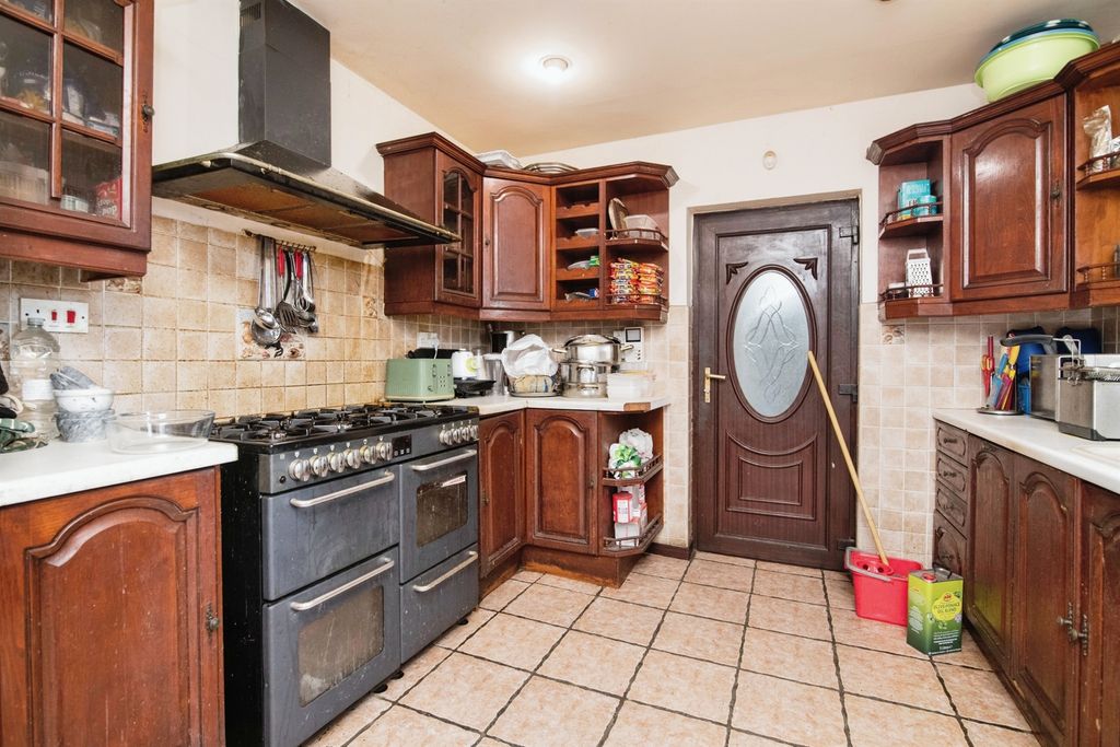 Property photo 3 of 21