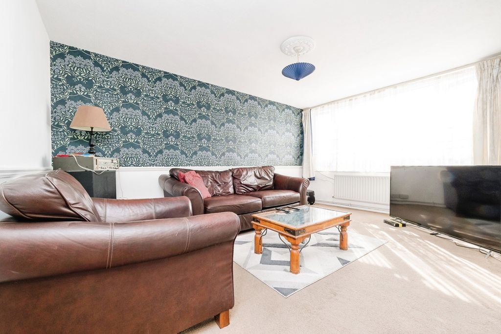 Property photo 3 of 11 Pbox-Img.Jpg