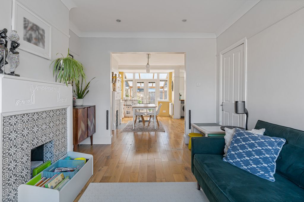 Property photo 3 of 27