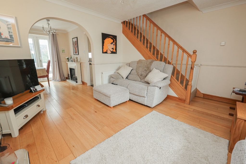 Property photo 2 of 27 5011981