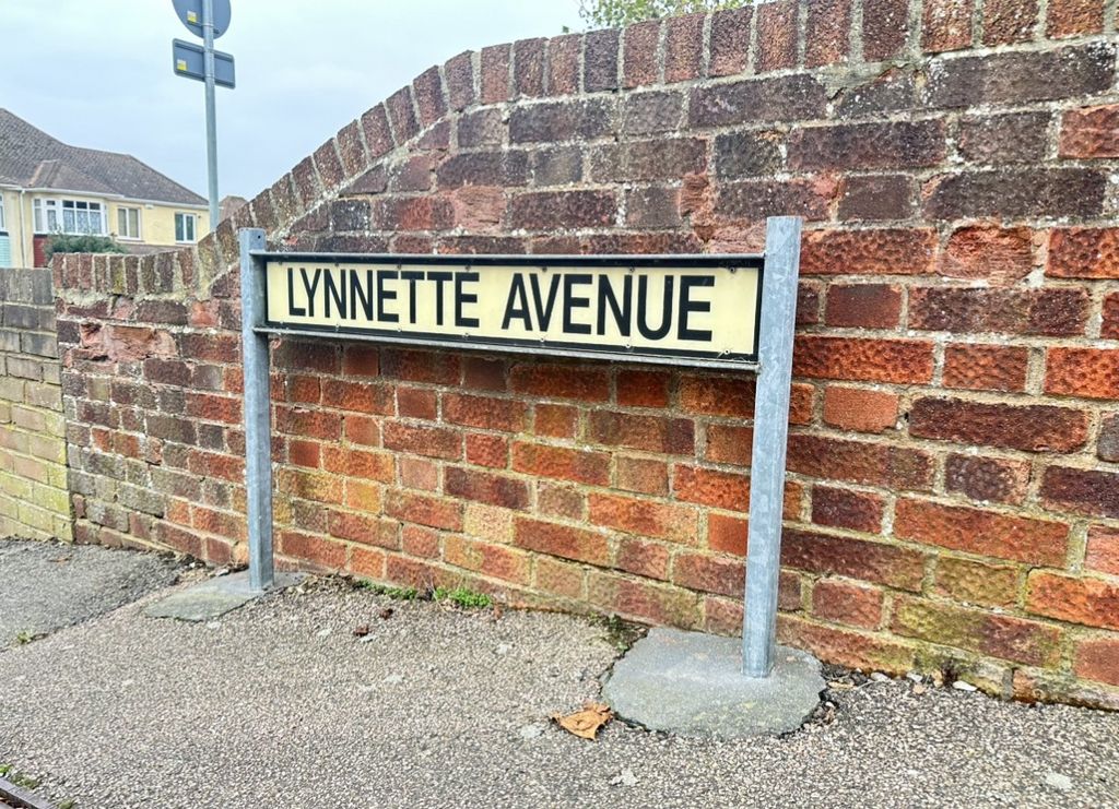 Property photo 2 of 4 Street Name