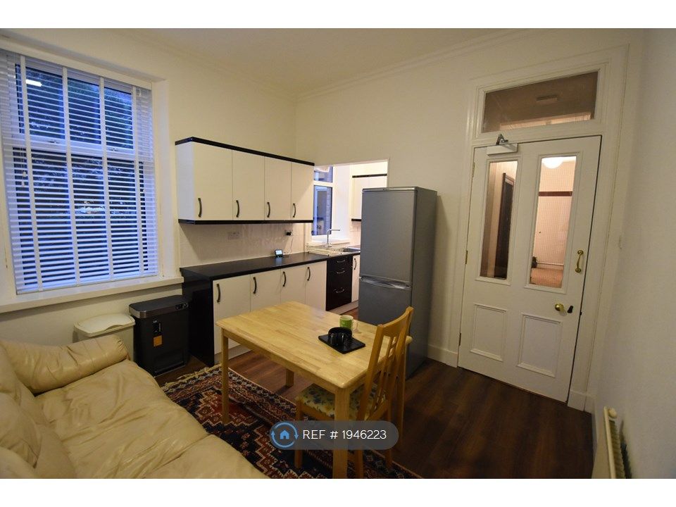 Property photo 1 of 9 Family Kitchen