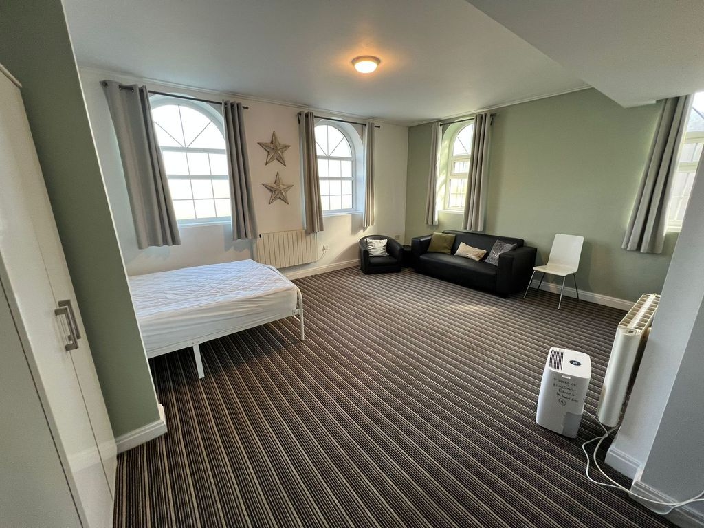 Property photo 1 of 20 Room 2