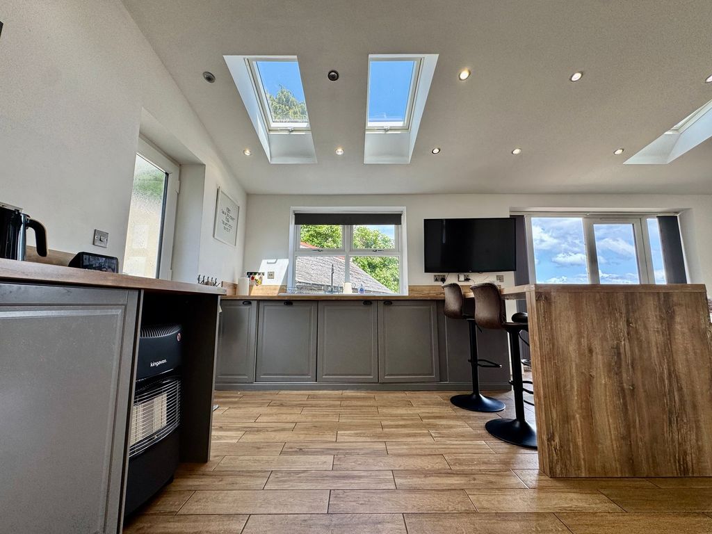 Property photo 2 of 53