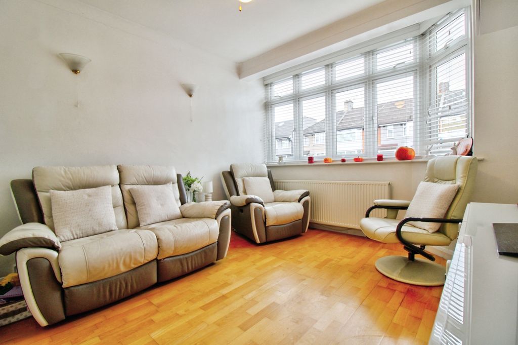 Property photo 2 of 24 3