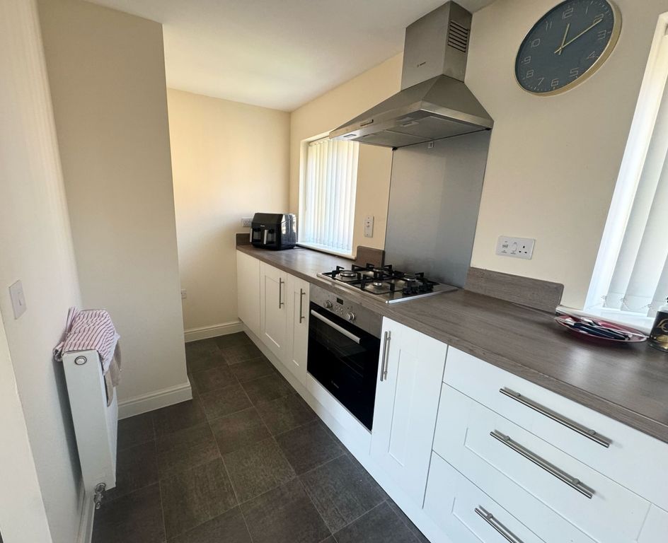 Property photo 3 of 11 Kitchen