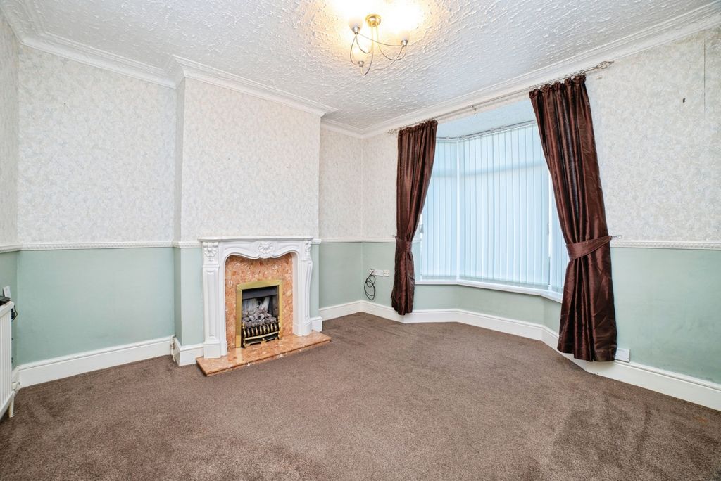 Property photo 2 of 15 Lounge