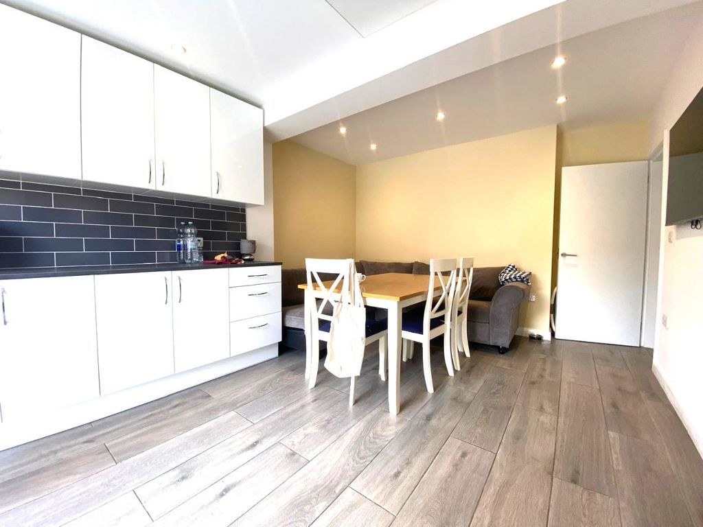 Property photo 3 of 17 4391883