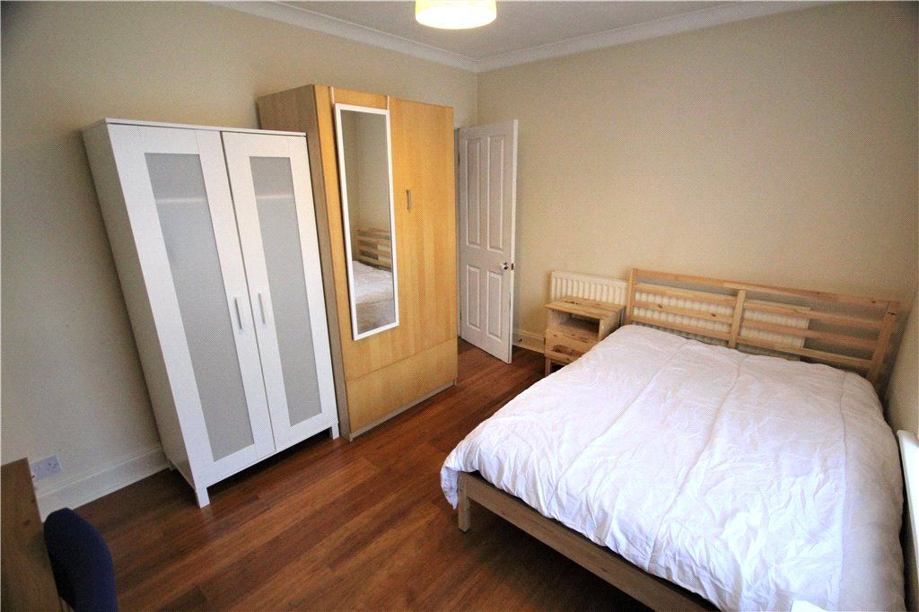 Property photo 2 of 6 Bedroom