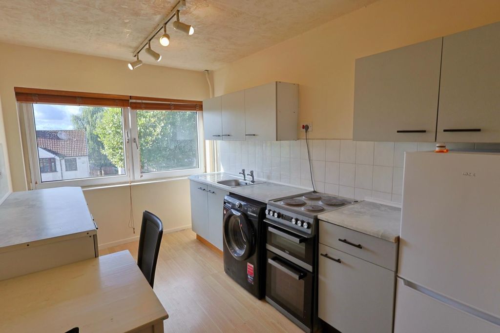 Property photo 3 of 5 Kitchen Diner