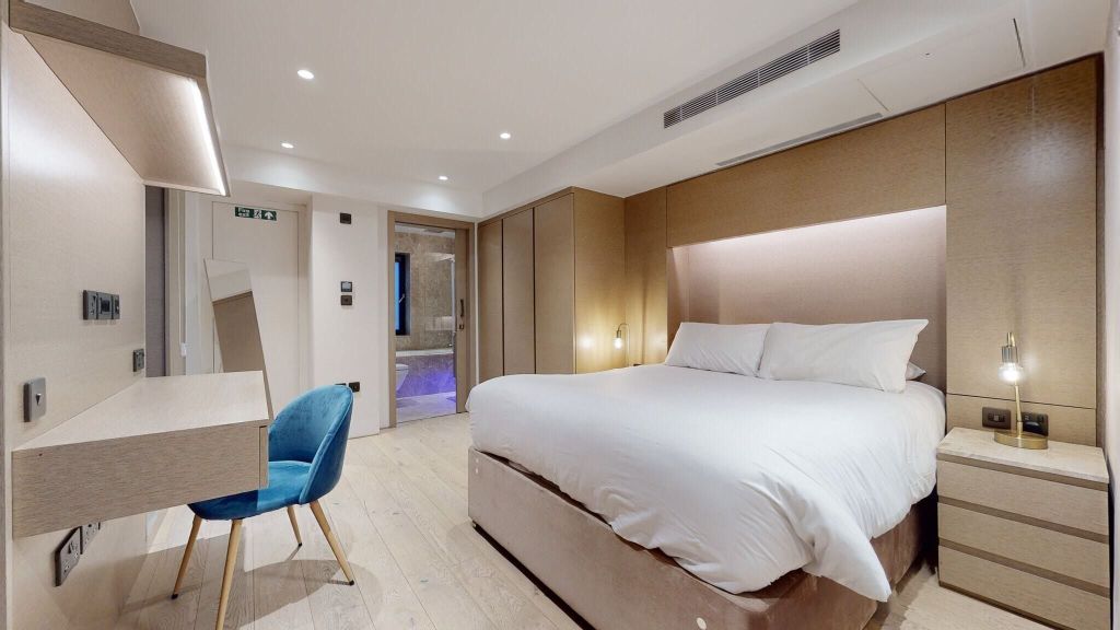 Property photo 3 of 20