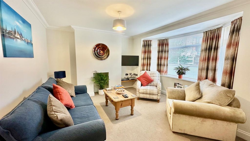 Property photo 3 of 35