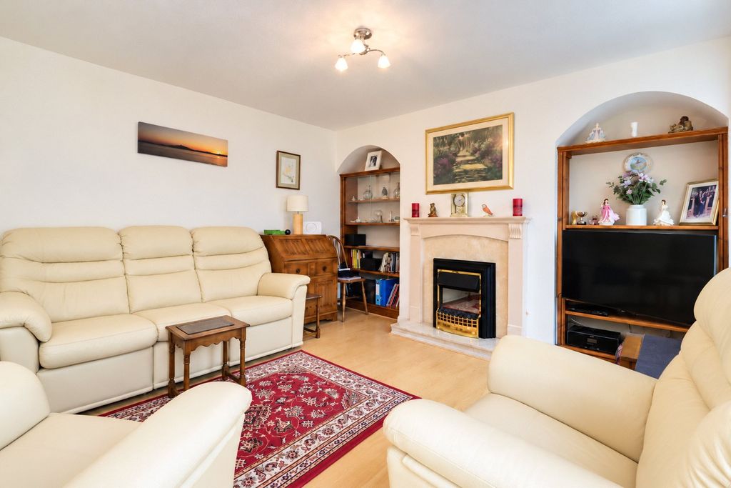 Property photo 2 of 25 Picture No. 12