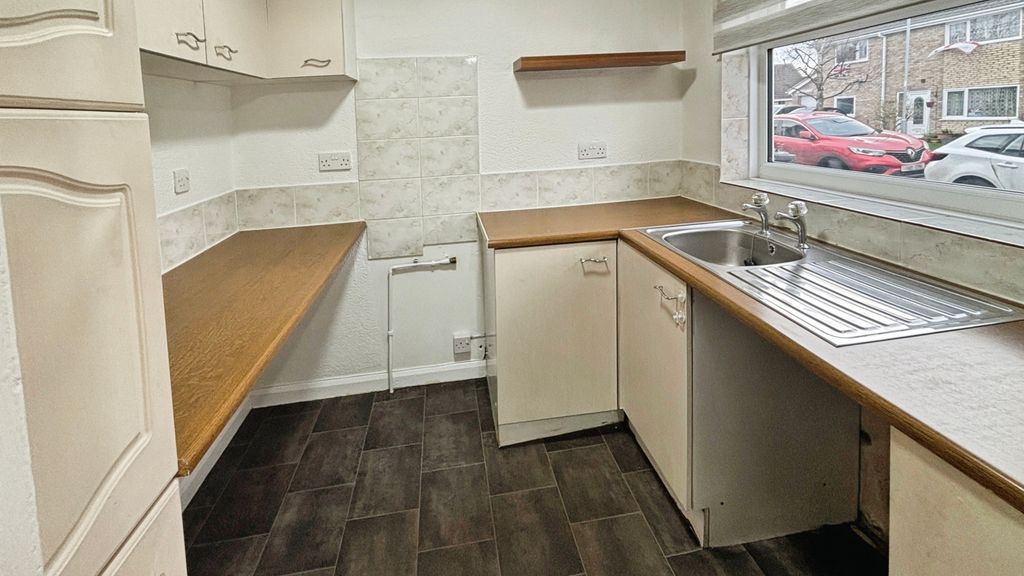 Property photo 2 of 12 Kitchen