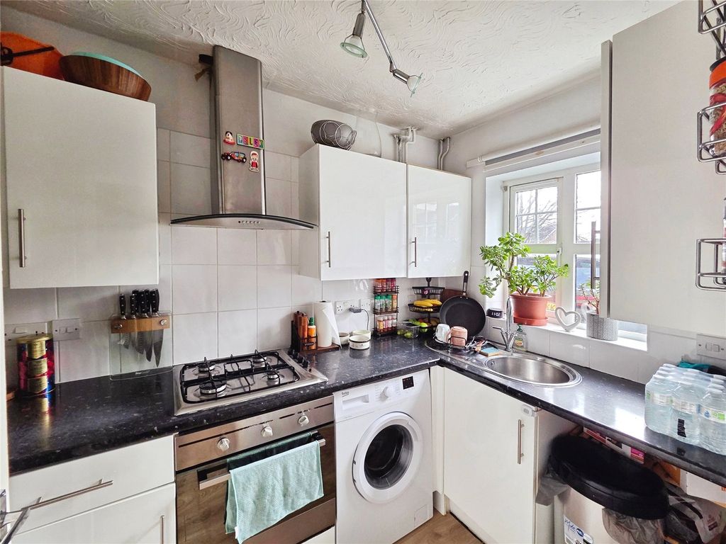 Property photo 3 of 9 Picture No. 12