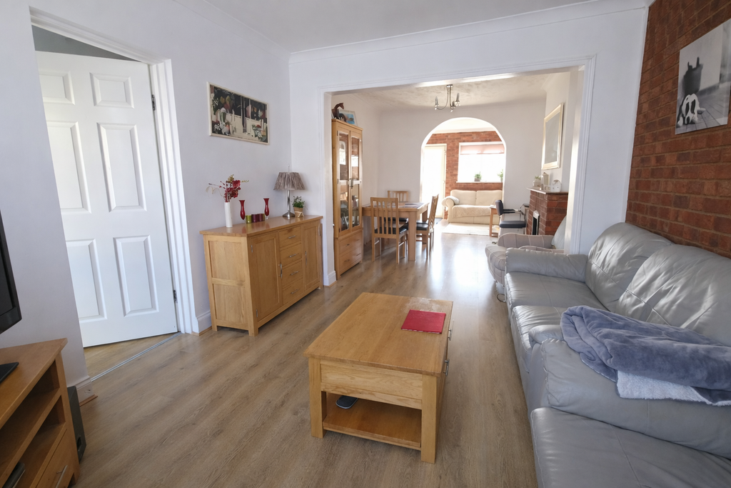 Property photo 2 of 24 Through Lounge