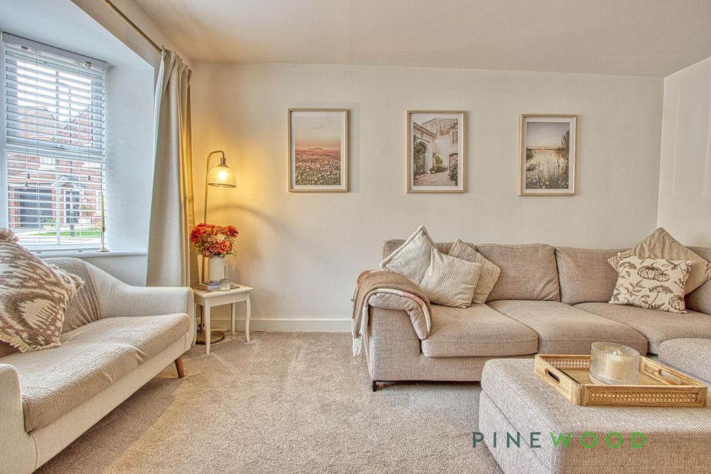 Property photo 2 of 22 Living Room