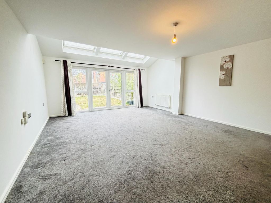 Property photo 1 of 10 3 Bedroom Semi Detached For Rent