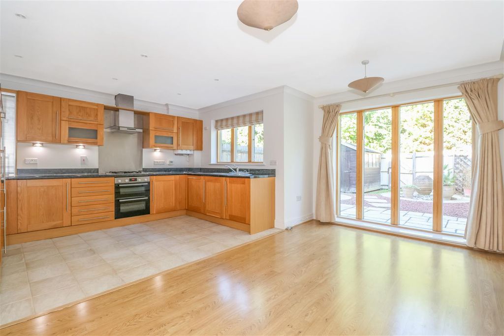 Property photo 2 of 21