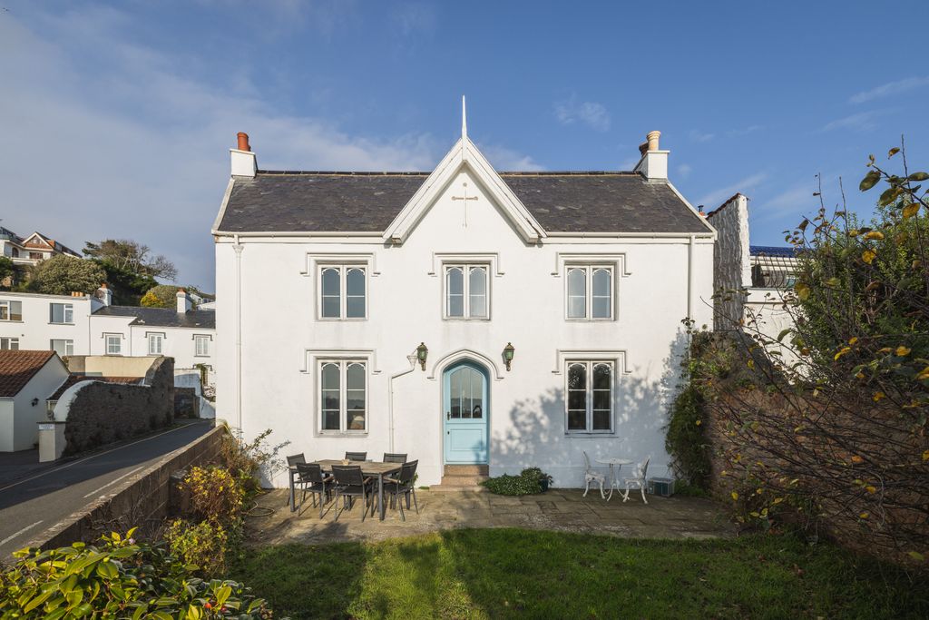 Property photo 1 of 20