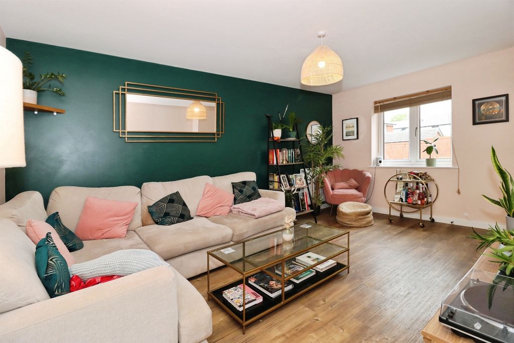 Property photo 2 of 17