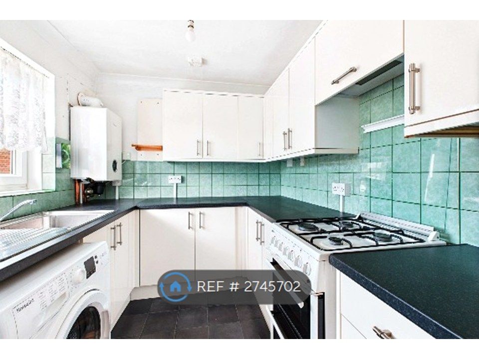 Property photo 2 of 8 Kitchen