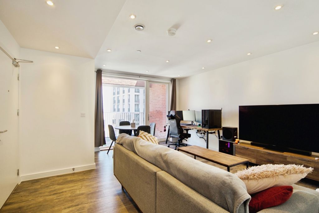 Property photo 3 of 11 Pbox-Img.Jpg