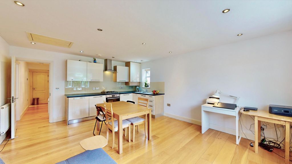 Property photo 2 of 22