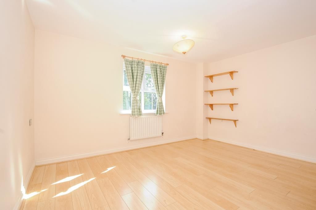 Property photo 3 of 6 Bedroom