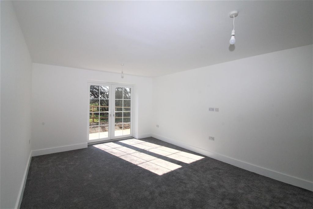 Property photo 3 of 13 Lounge/Diner