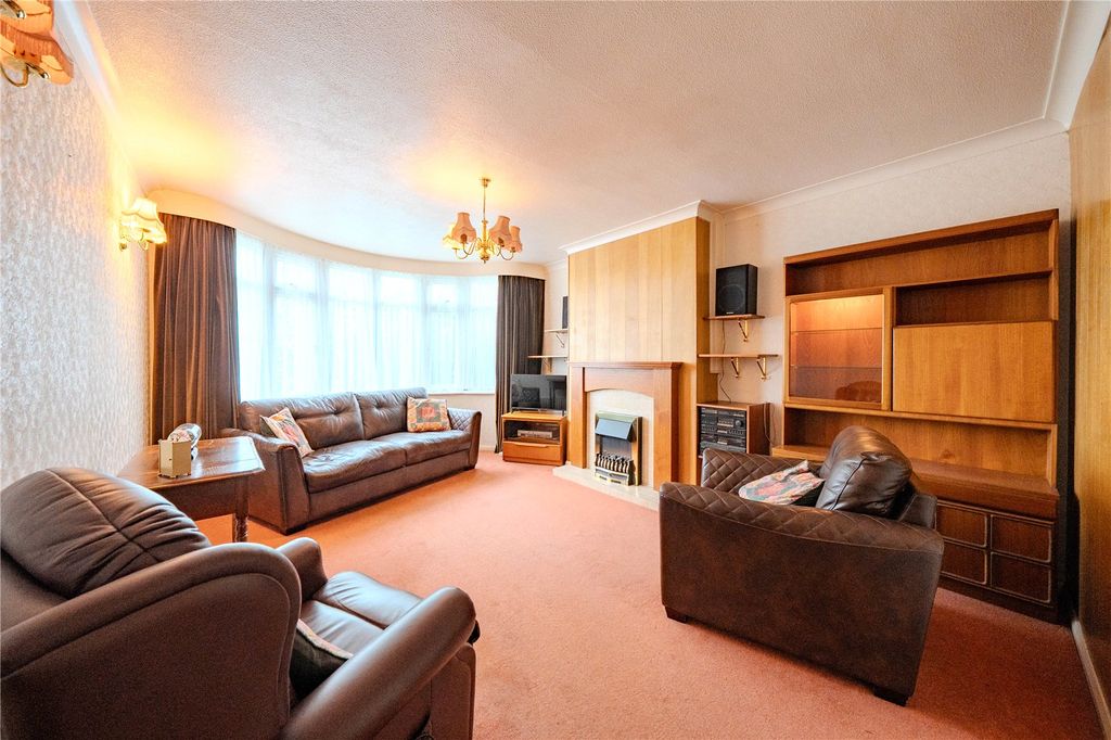 Property photo 2 of 17 Lounge