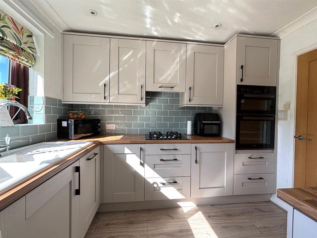 Property photo 3 of 21 4315 Kitchen.Jpeg