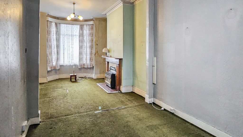 Property photo 2 of 16 10 Brouncker Road, Acton, London W3 8Aq